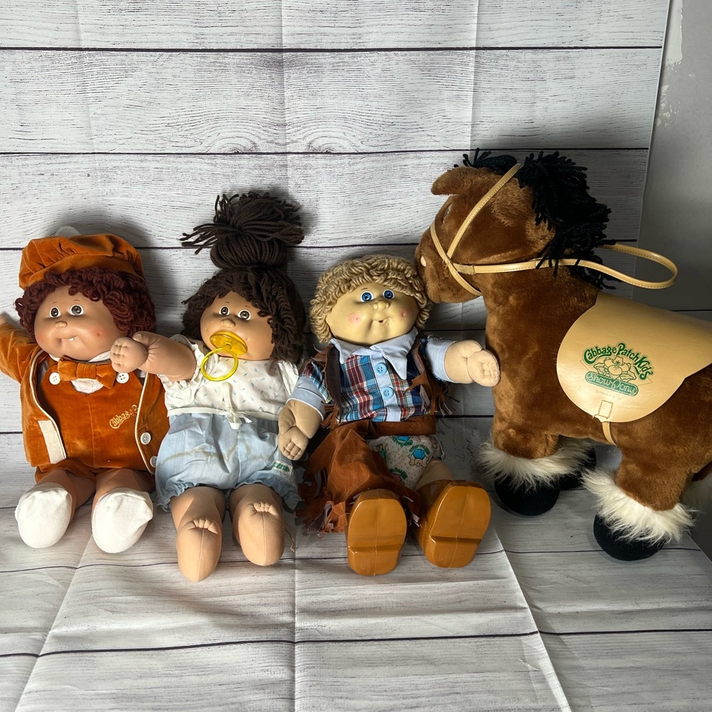Cabbage Patch Dolls Lot Of 6 Plus Horse